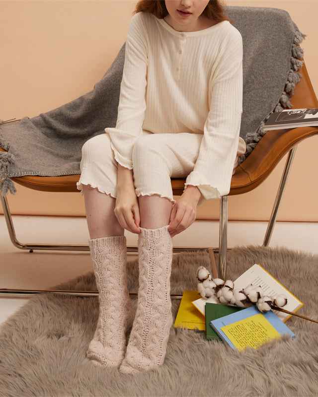 Sweetnana Simple Nordic Style Cozy Crew Socks for Women, Thickened Fuzzy Winter Stockings, Soft and Warm Socks for Daily Wear