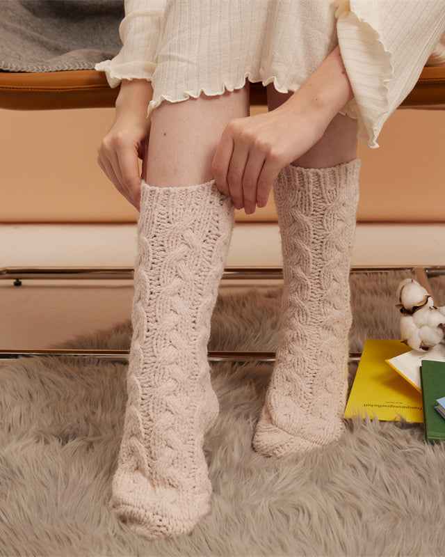 Sweetnana Simple Nordic Style Cozy Crew Socks for Women, Thickened Fuzzy Winter Stockings, Soft and Warm Socks for Daily Wear