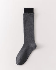 女款雙色條紋及膝襪子 柔軟保暖舒適