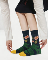 Womens Crew Socks Vintage Floral Plant Retro Pattern Artistic Socks