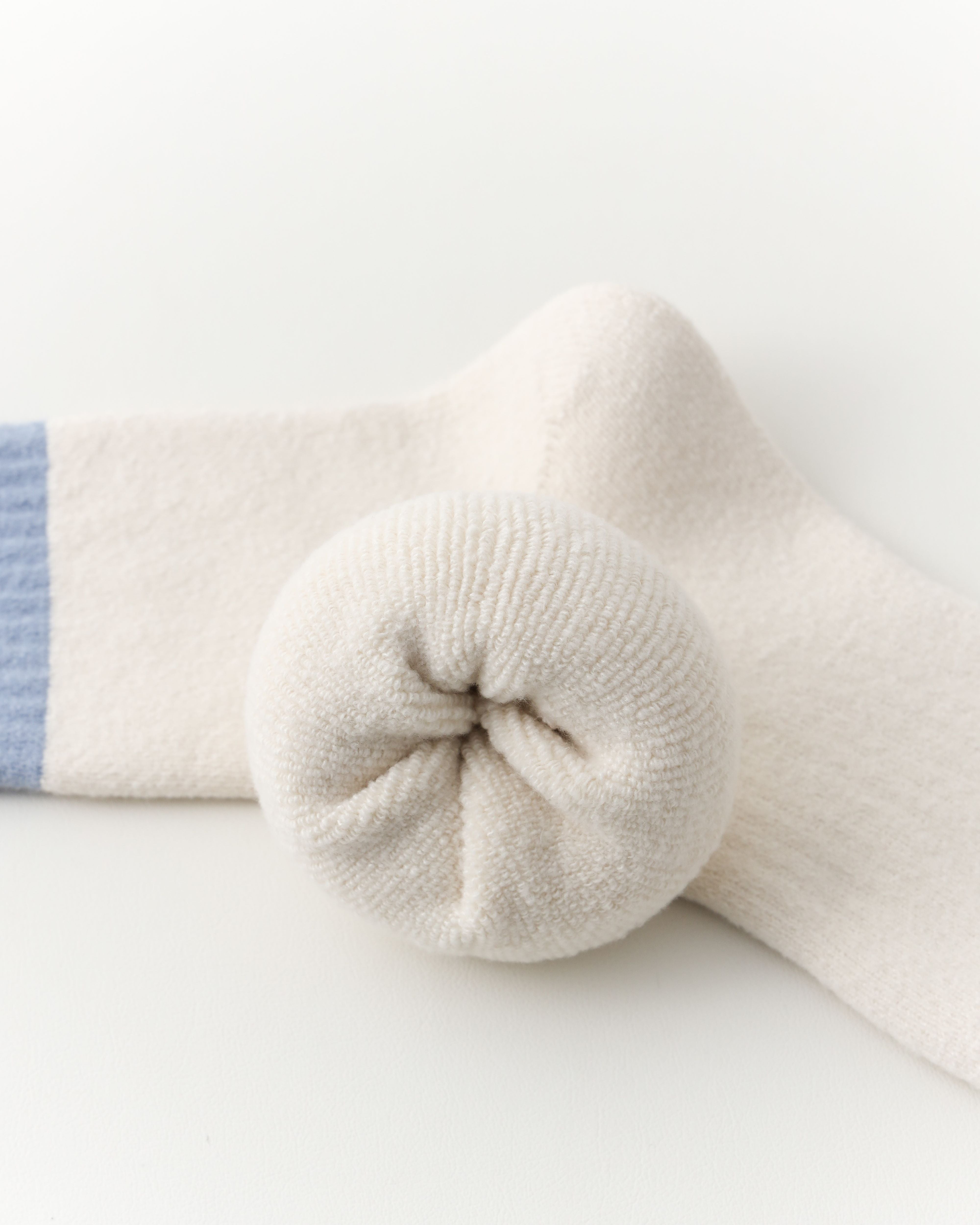 女款中筒襪子 溫暖舒適 冬季必備