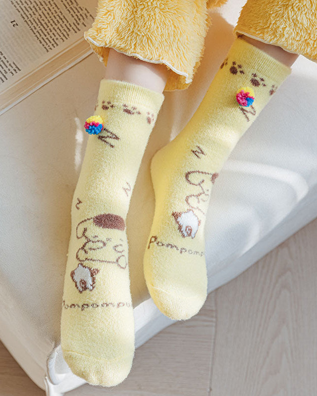 Sweetnana Cozy Crew Socks for Women - 柔らかく暖かいチューブソックス、女性用サンリオのかわいいキャラクターのラブリーソックス。