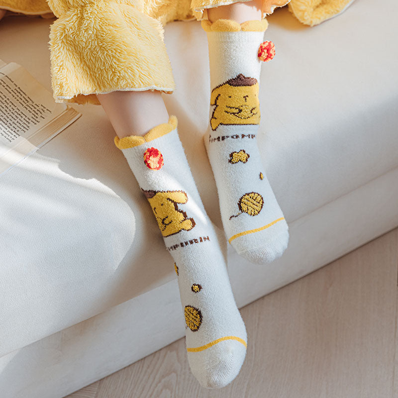Sweetnana Cozy Crew Socks for Women - 柔らかく暖かいチューブソックス、女性用サンリオのかわいいキャラクターのラブリーソックス。