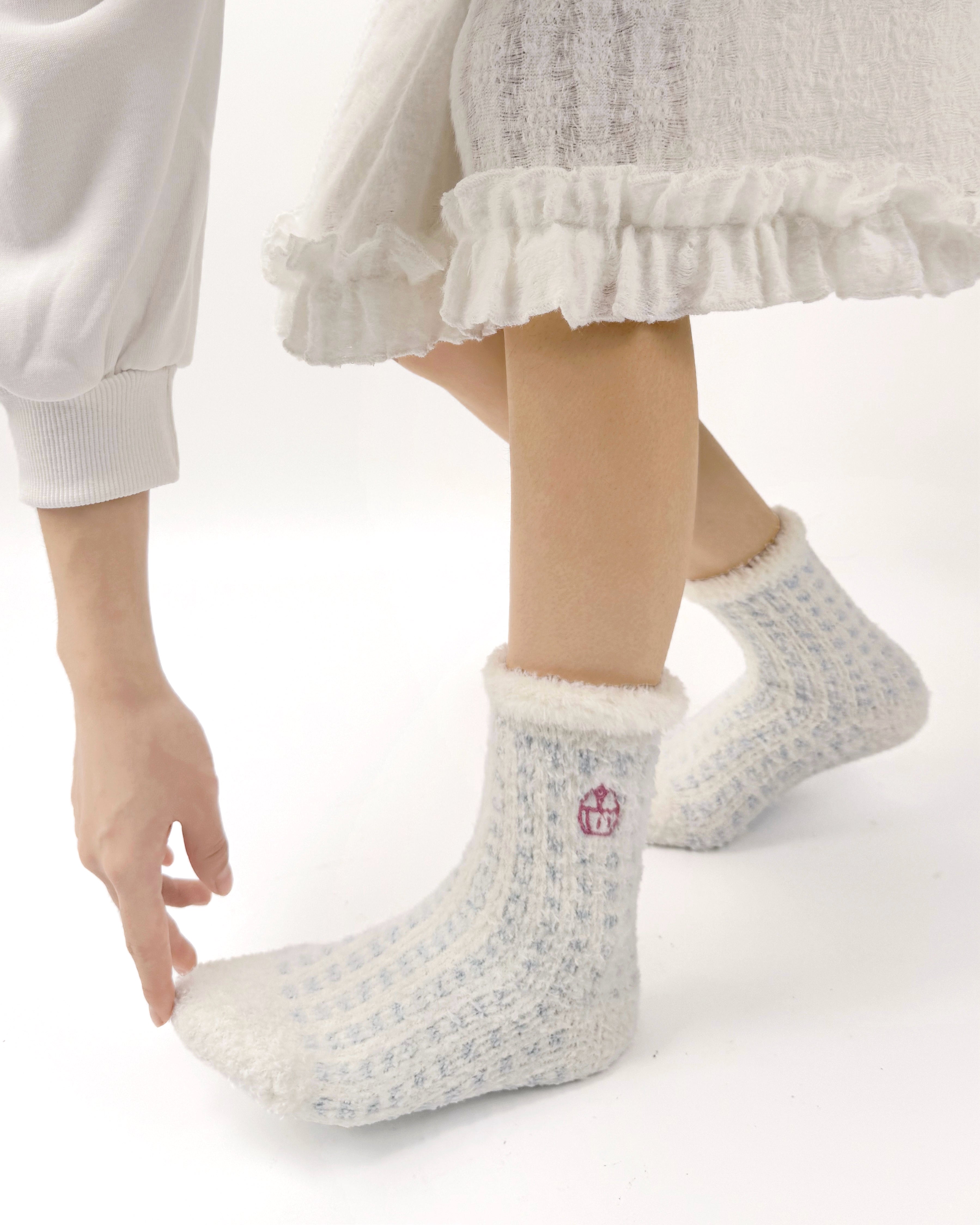 Women Crew Socks Plaid Grid Series Fuzzy Warm Cozy Indoor Socks