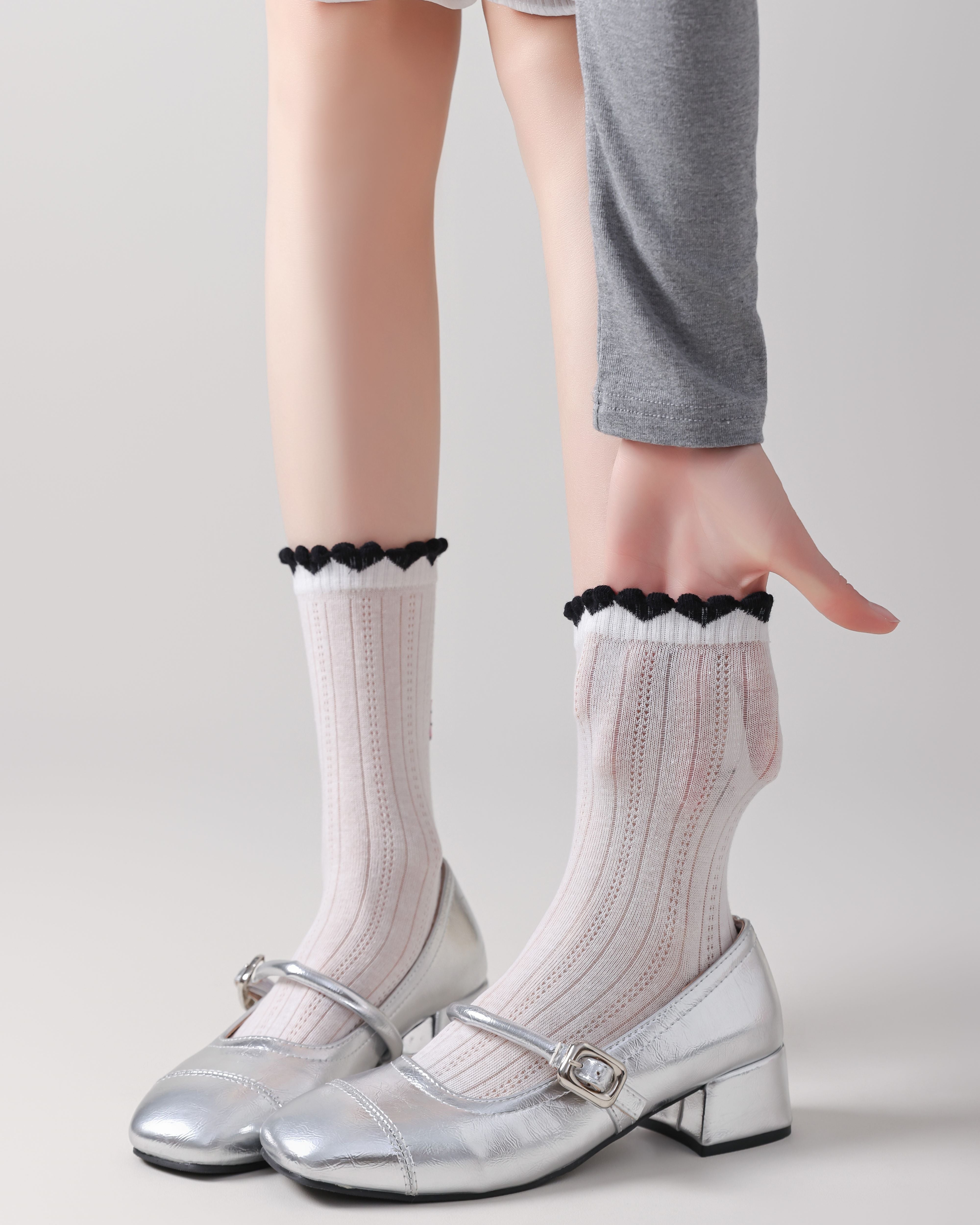 Women Crew Socks Ruffle Cuff Heel Label Chic Comfortable