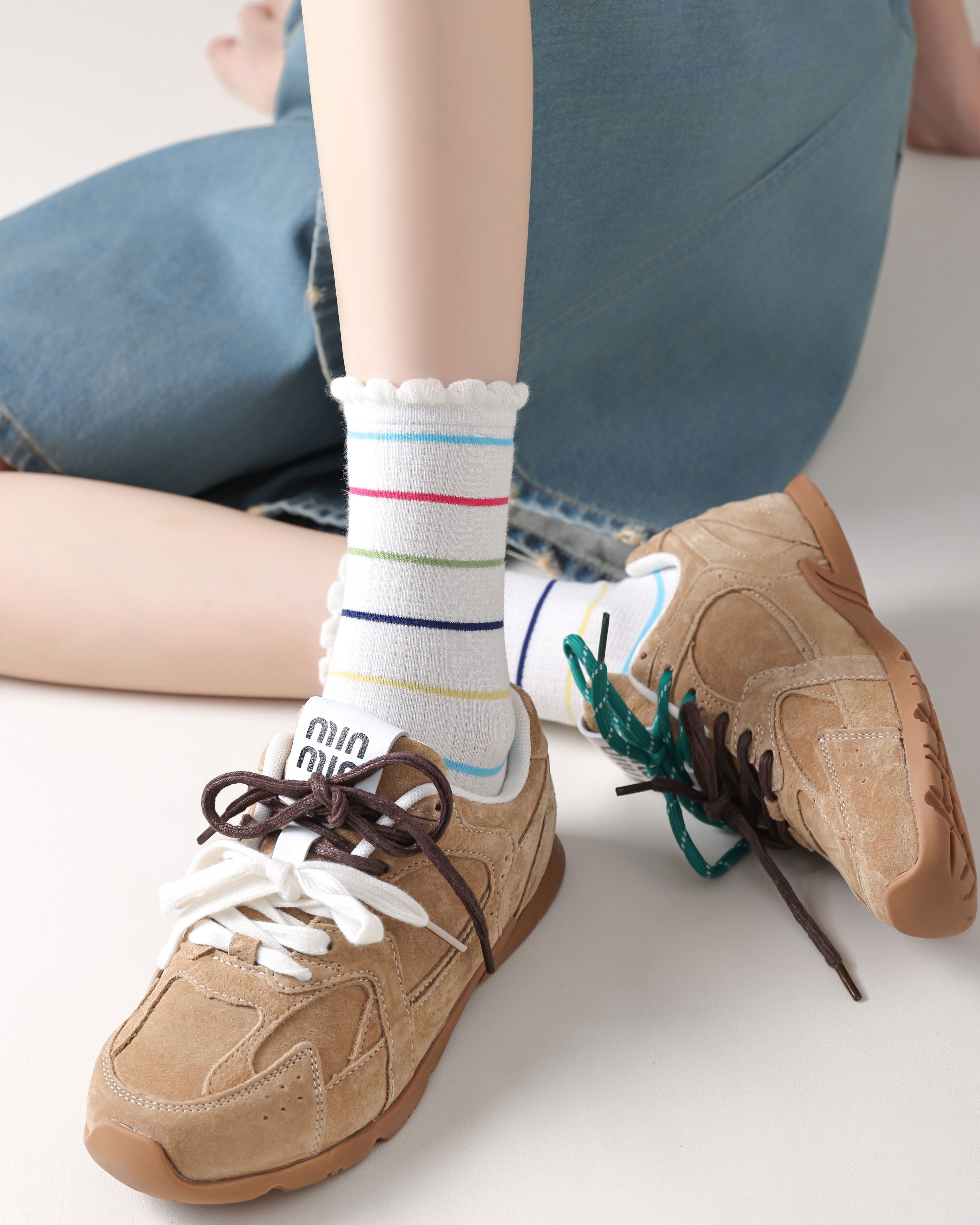 女款中筒襪子 白色棉質 彩色星星系列 可愛卡哇伊休閒襪子