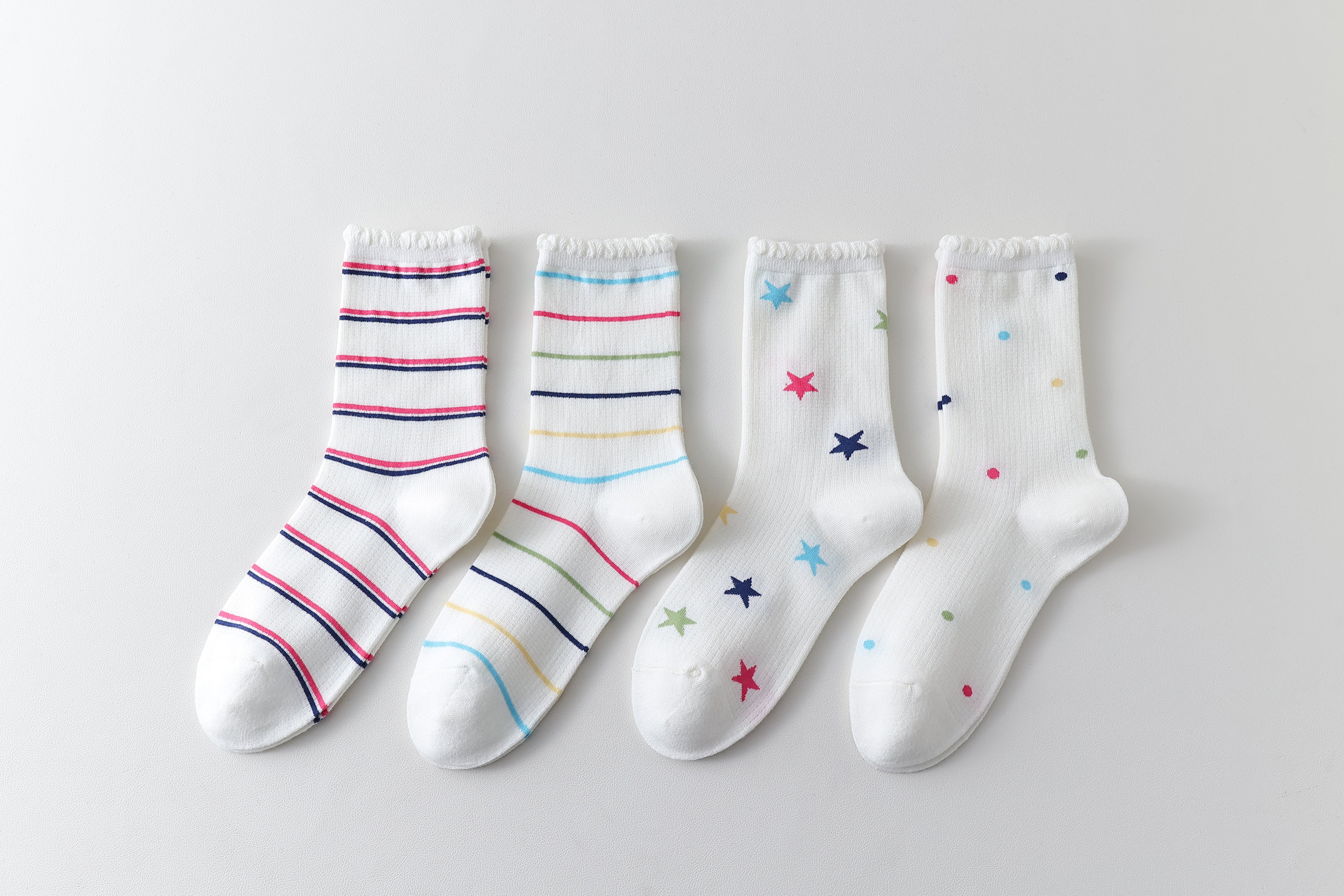 女款中筒襪子 白色棉質 彩色星星系列 可愛卡哇伊休閒襪子