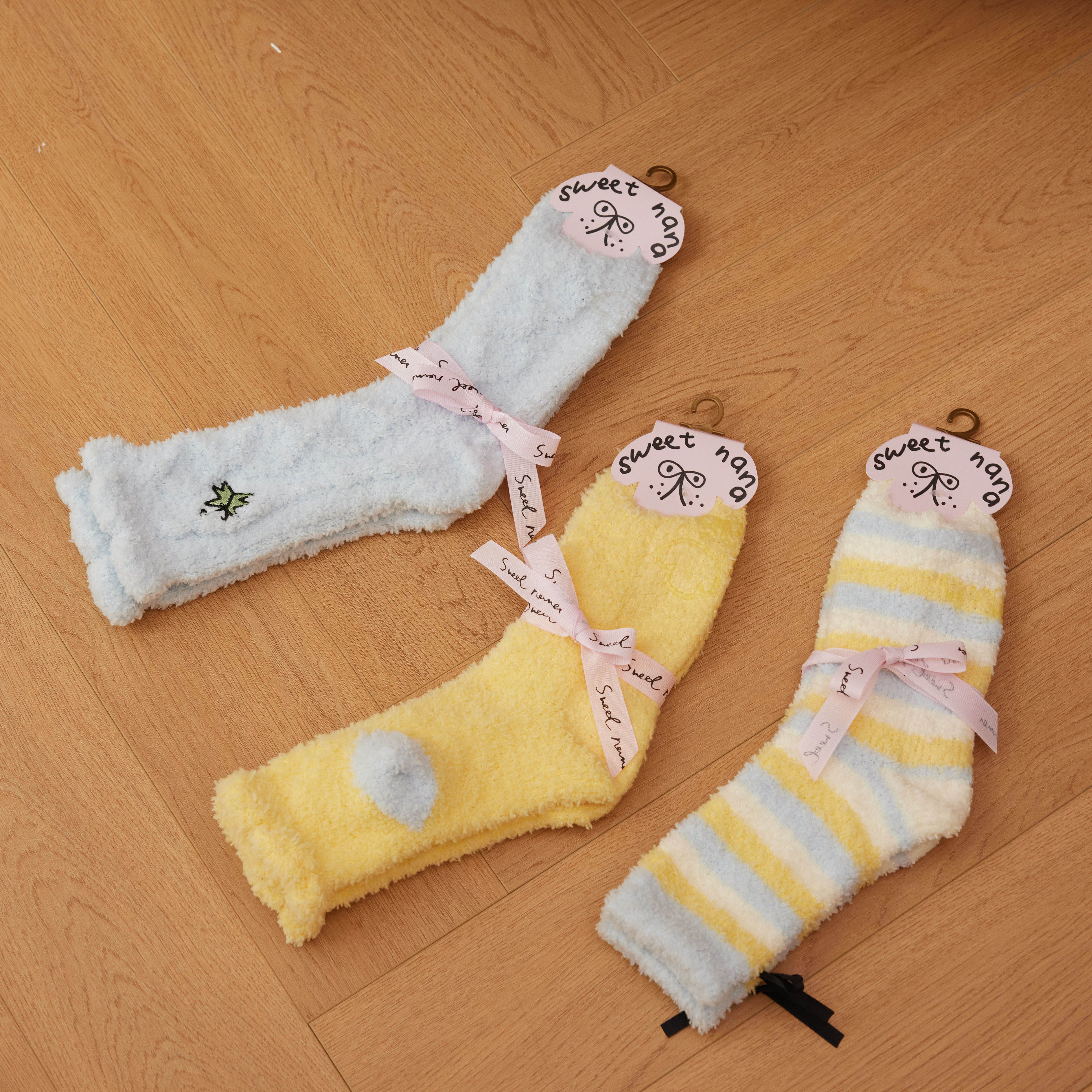 Sweetnana 3-Pack 女士舒適中筒襪 - 可愛毛絨襪，柔軟蓬鬆襪，防滑拖鞋厚絨襪。