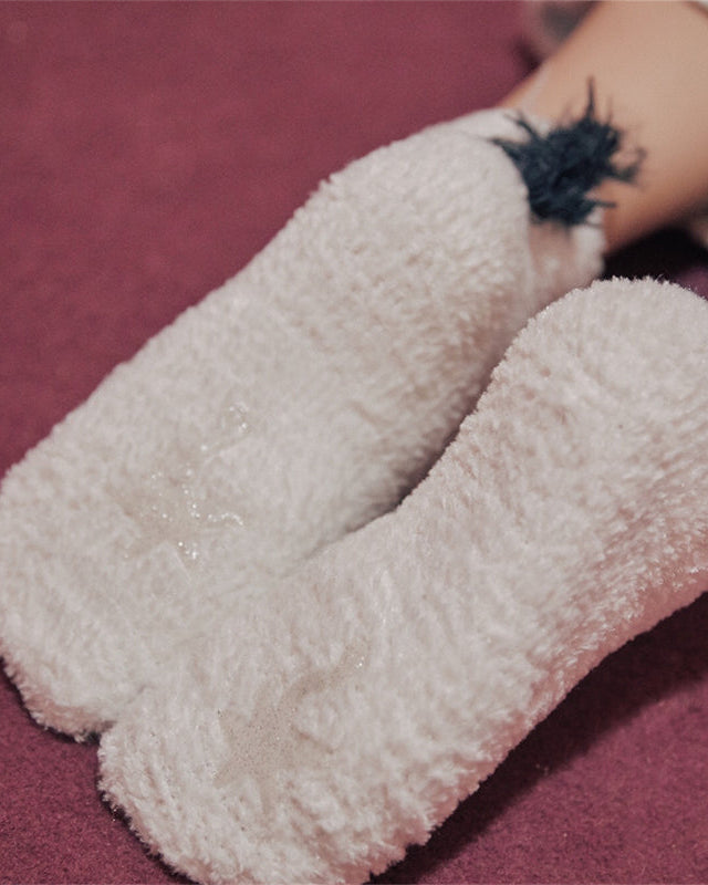 Sweetnana コージーアンクルソックス for Women, ふわふわ厚手の滑り止めスリッパソックス, 冬のラウンジウェアに最適, 日常の快適さのための柔らかくてかわいい女性用ソックス