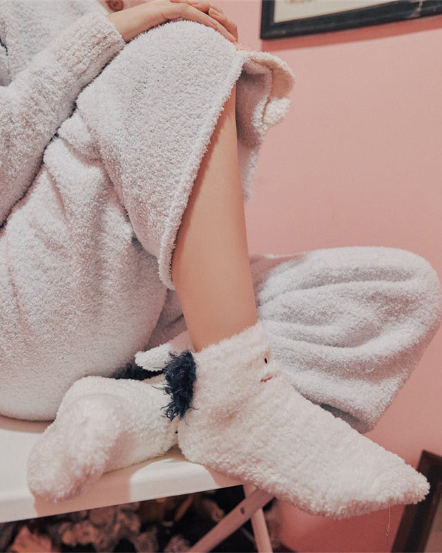 Sweetnana コージーアンクルソックス for Women, ふわふわ厚手の滑り止めスリッパソックス, 冬のラウンジウェアに最適, 日常の快適さのための柔らかくてかわいい女性用ソックス