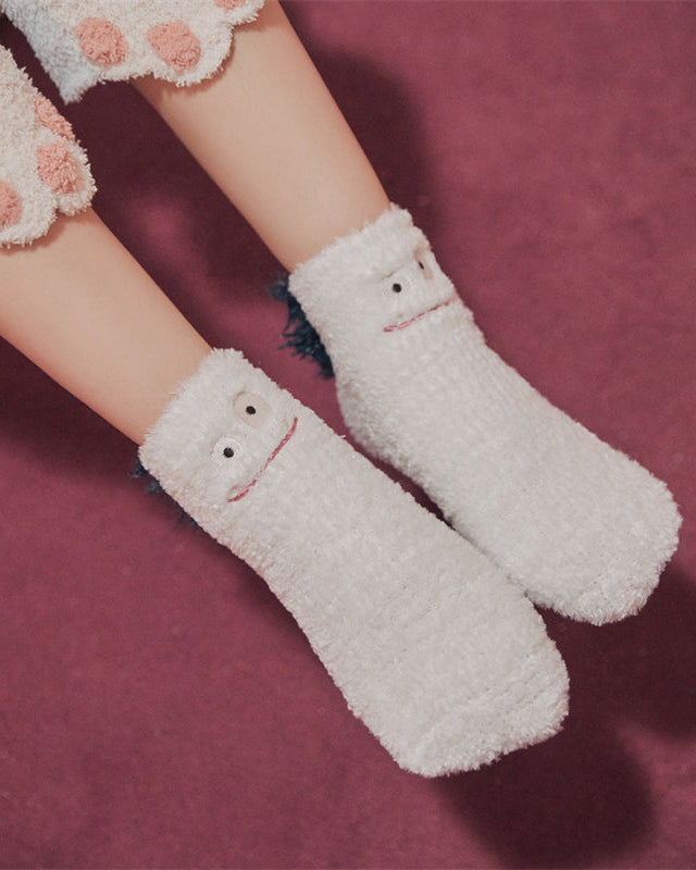 Sweetnana コージーアンクルソックス for Women, ふわふわ厚手の滑り止めスリッパソックス, 冬のラウンジウェアに最適, 日常の快適さのための柔らかくてかわいい女性用ソックス