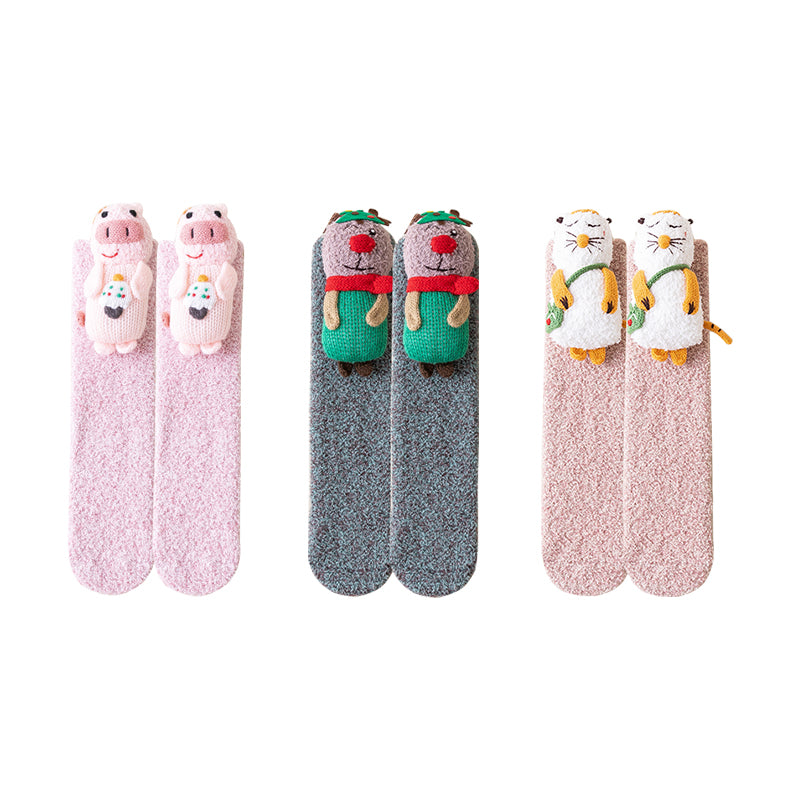 Sweetnana 三足組の快適なクルーソックス、超ソフト、滑り止め、ふわふわのラウンジウェア、女性用のかわいいチューブソックス – 冬の必需品