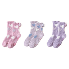 Sweetnana 3パック「Love Jacquard」シリーズの女性用コージークルーソックス、冬の暖かさとスタイルのための厚手の滑り止め付きふわふわラウンジソックス