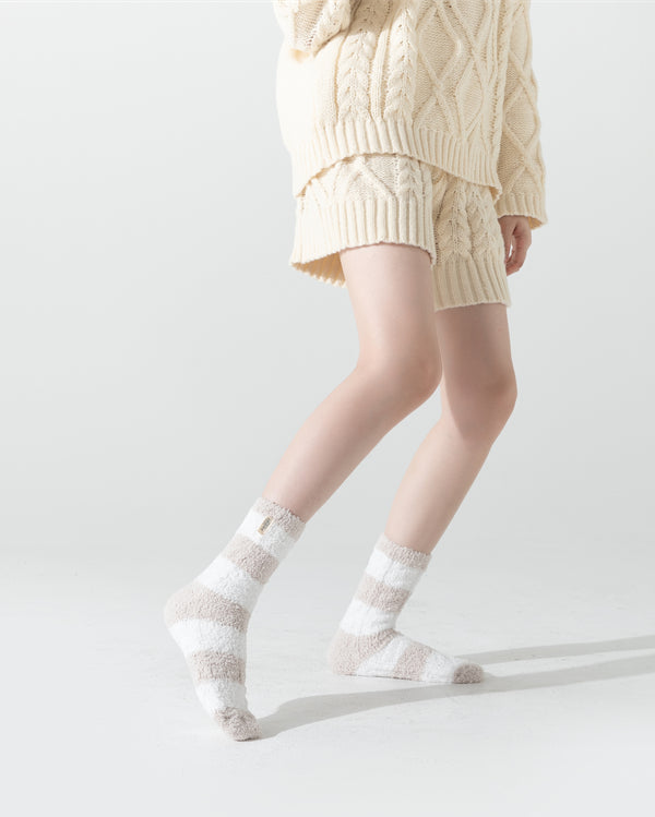 Sweetnana コージーウィメンズクルーソックス、超ソフトで厚手のふわふわソックス、冬にぴったり、毎日の着用やラウンジにかわいくて快適