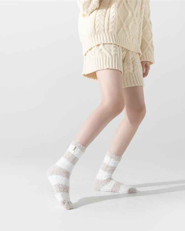 Sweetnana Cozy Women’s Crew Socks, 4-Pack of Thickened Super Soft and Cute Fuzzy Socks, Comfortable for Winter, Ideal for Daily Wear and Stockings