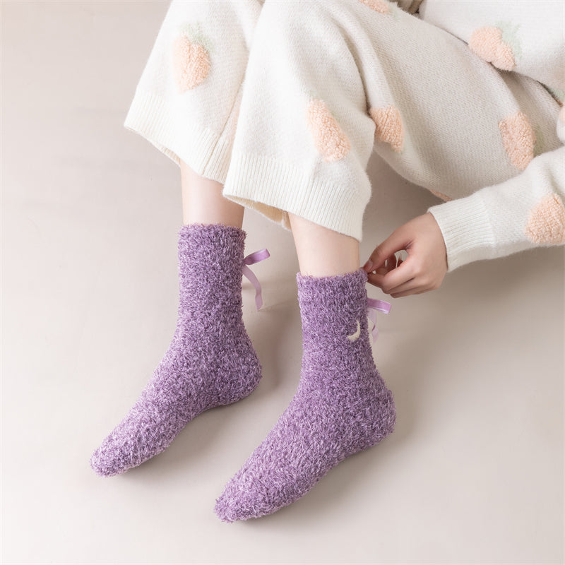 Sweetnana コージークルーソックス for Women – 暖かくふわふわの冬用ストッキング、かわいいリボンのディテールが特徴で、ラウンジウェアに最適