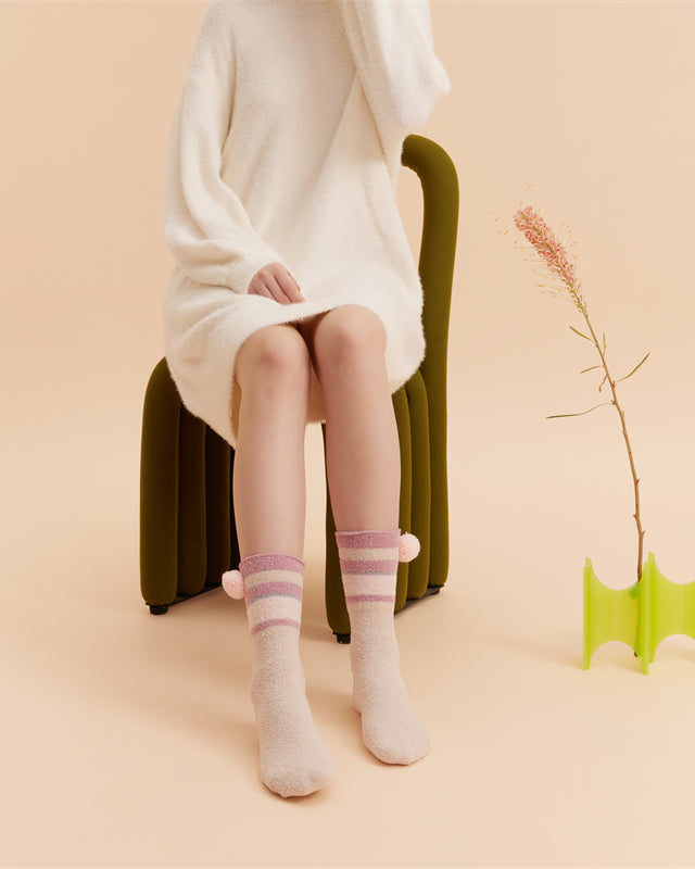 Sweetnana レディース コージー クルー ソックス – ストライプ スタイル、ふわふわで厚手の暖かいソックス、冬のストッキングや快適なラウンジウェアに最適。