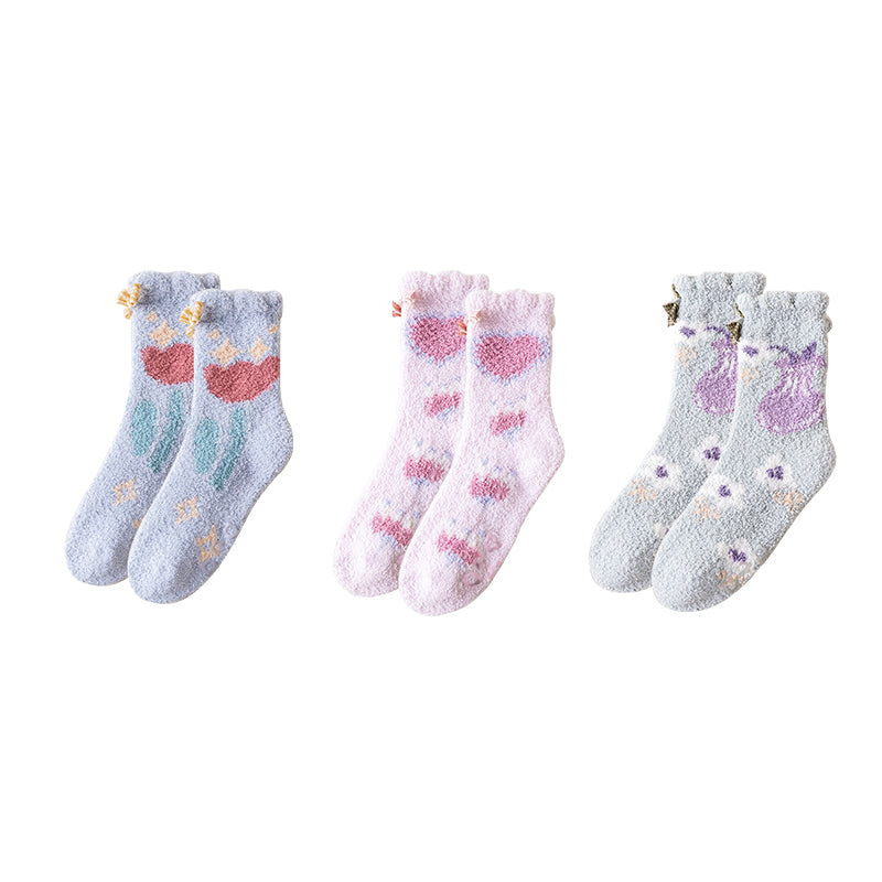 Sweetnana 3パック コージークルーソックス 女性用 - 遊び心のある花シリーズ 超ソフトなふわふわ冬用ストッキング - 滑り止め 厚手のスリッパソックス
