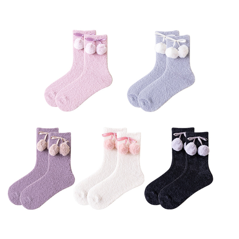 Sweetnana コージークルーソックス for Women – ふわふわで超ソフトなソックス、かわいいポンポンシリーズ、冬にぴったりの厚手で暖かい。