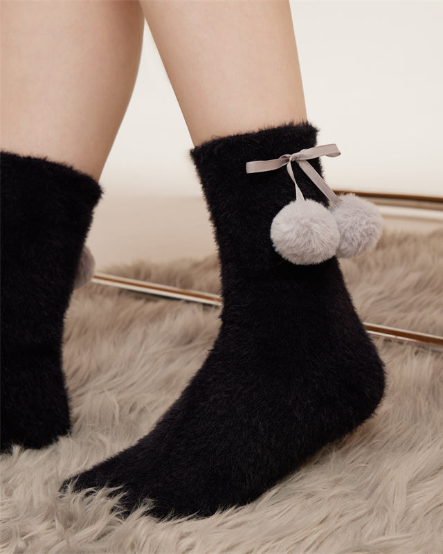 Sweetnana コージークルーソックス for Women – ふわふわで超ソフトなソックス、かわいいポンポンシリーズ、冬にぴったりの厚手で暖かい。