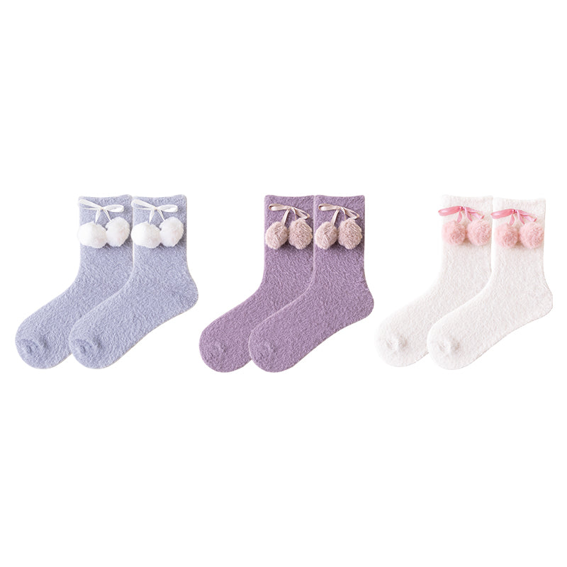 Sweetnana 3팩 아늑한 크루 양말 여성용 – 슈퍼 소프트 퍼지 양말, 귀여운 폼폼 시리즈, 두꺼운 겨울용 따뜻한 양말 및 수면용