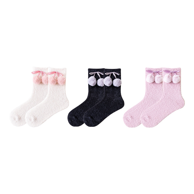 Sweetnana 3팩 아늑한 크루 양말 여성용 – 슈퍼 소프트 퍼지 양말, 귀여운 폼폼 시리즈, 두꺼운 겨울용 따뜻한 양말 및 수면용