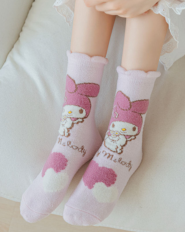 Sweetnana Cozy Crew Tube Socks for Women - Sanrio 系列新奇襪子，帶有可愛的 Sanrio 卡通圖案，溫暖柔軟加厚襪子。