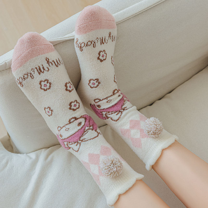 Sweetnana Cozy Crew Tube Socks for Women - Sanrio 系列新奇襪子，帶有可愛的 Sanrio 卡通圖案，溫暖柔軟加厚襪子。