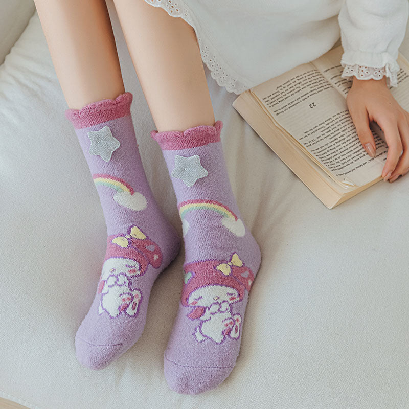 Sweetnana Cozy Crew Tube Socks for Women - Sanrio 系列新奇襪子，帶有可愛的 Sanrio 卡通圖案，溫暖柔軟加厚襪子。