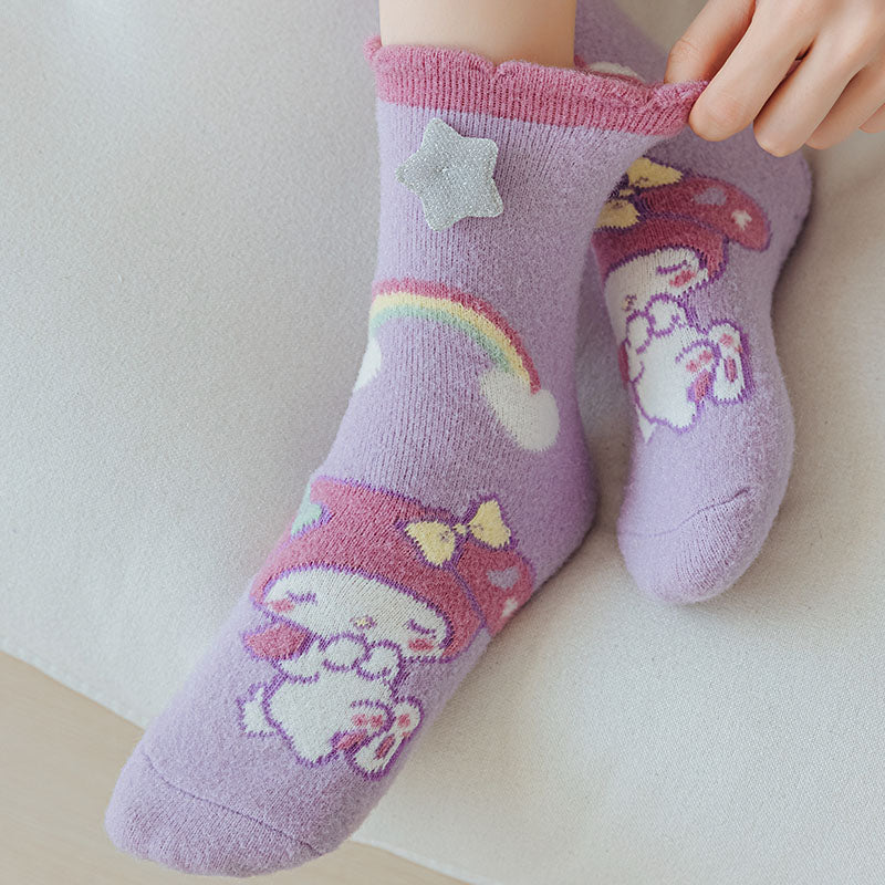 Sweetnana Cozy Crew Tube Socks for Women - Sanrio 系列新奇襪子，帶有可愛的 Sanrio 卡通圖案，溫暖柔軟加厚襪子。