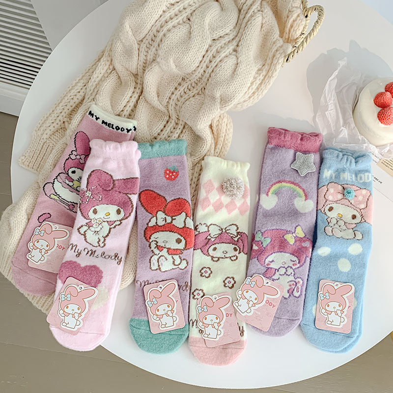 Sweetnana Cozy Crew Tube Socks for Women - Sanrio 系列新奇襪子，帶有可愛的 Sanrio 卡通圖案，溫暖柔軟加厚襪子。