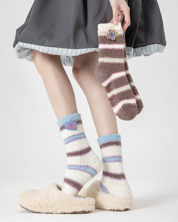 ギフトボックスセットのふわふわクルーソックス。カラフルなストライプとキュートなカートゥーン柄 - SWEET NANA