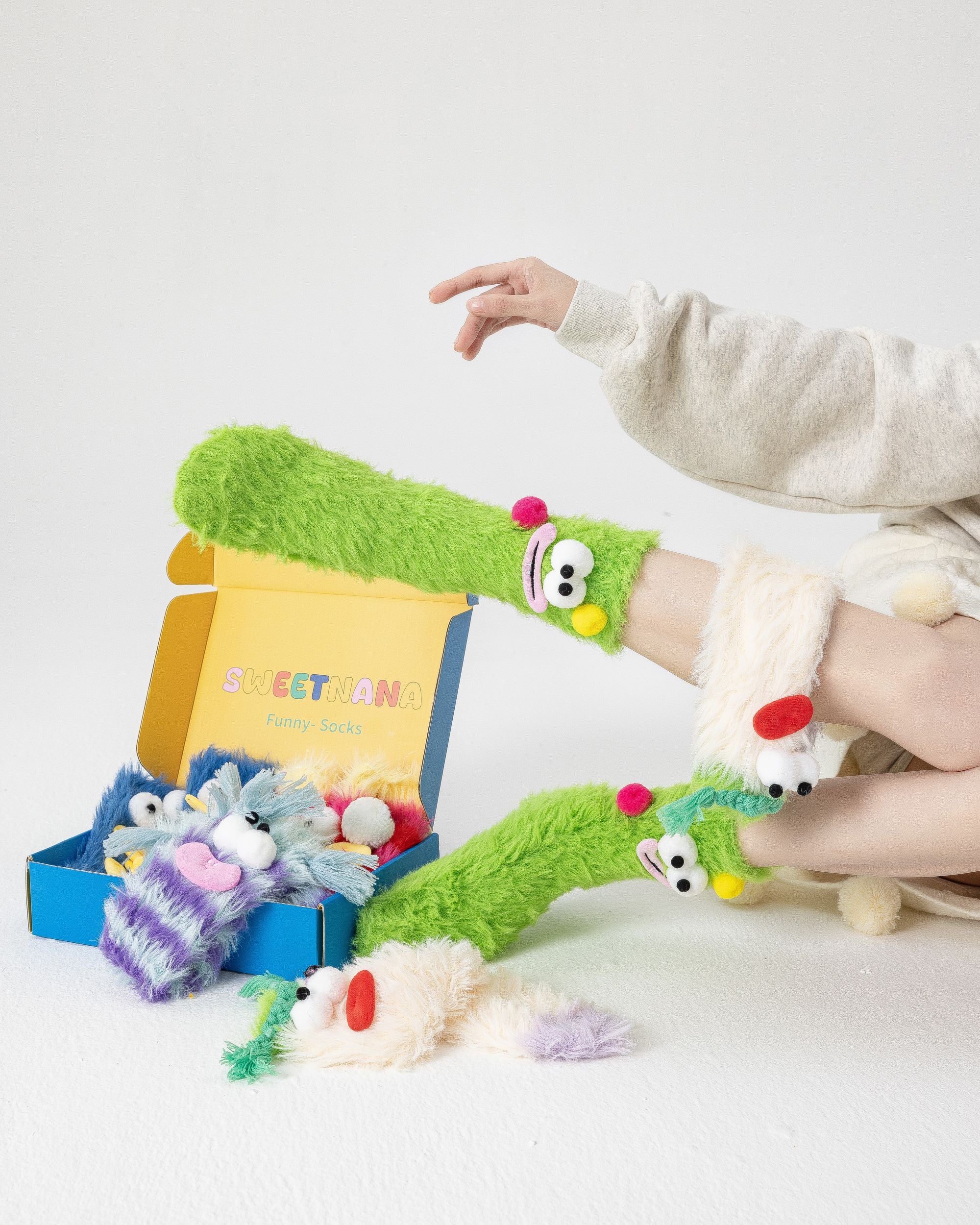 禮盒套裝女款中筒襪子毛絨保暖柔軟趣味搞怪卡通怪獸襪子