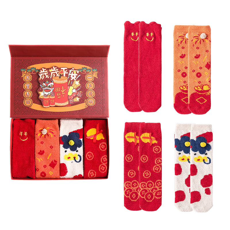 Sweetnana 新年ギフトボックスシリーズ「SUI SUI PIN AN」女性と子供用の4パックチューブクルーソックス、楽しく暖かい冬のギフトにぴったりの快適でふわふわ、厚手のソックスを特徴としています