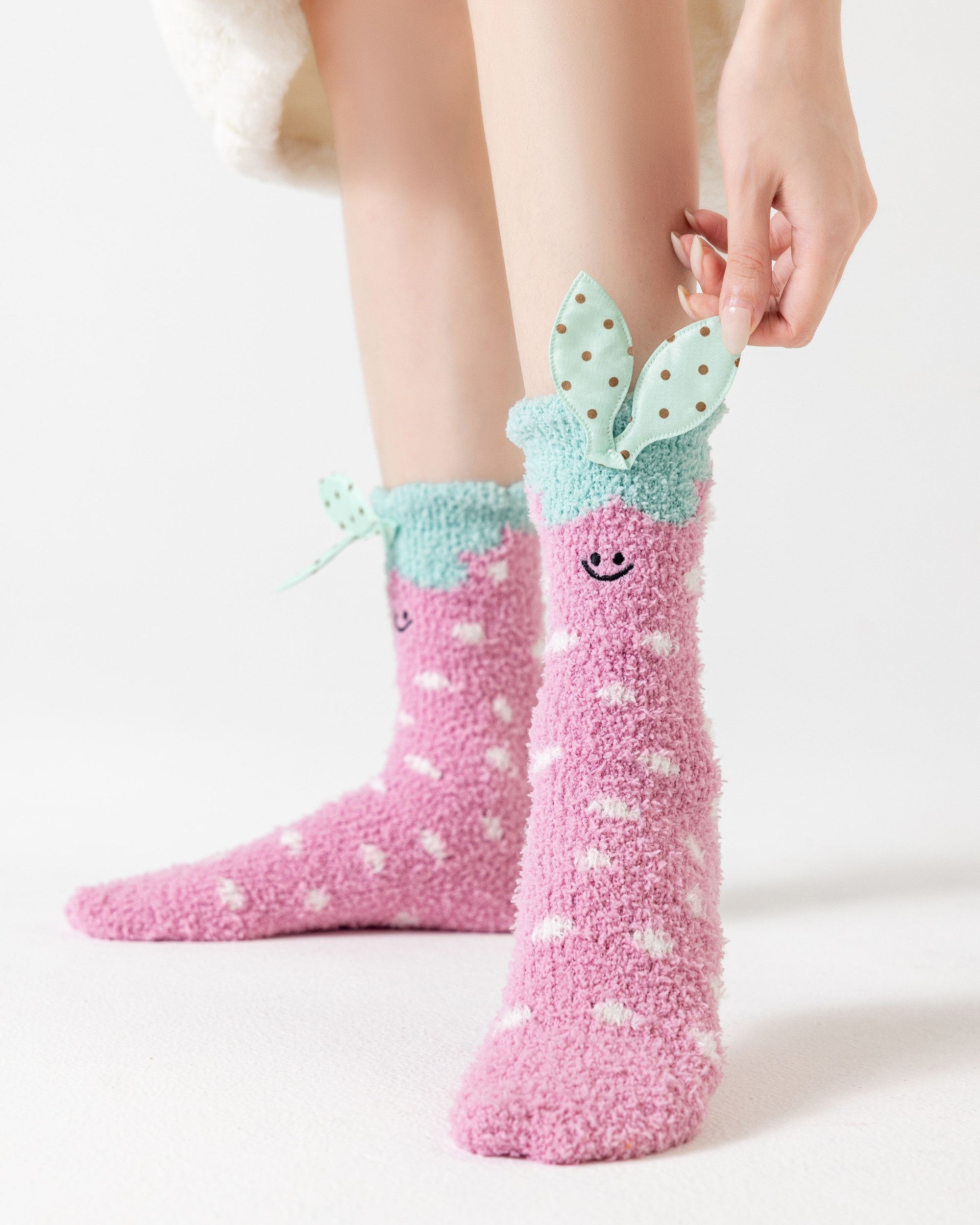Polka Dot Leaf Fuzzy Floor Crew Socks