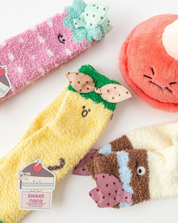 Polka Dot Leaf Fuzzy Floor Crew Socks