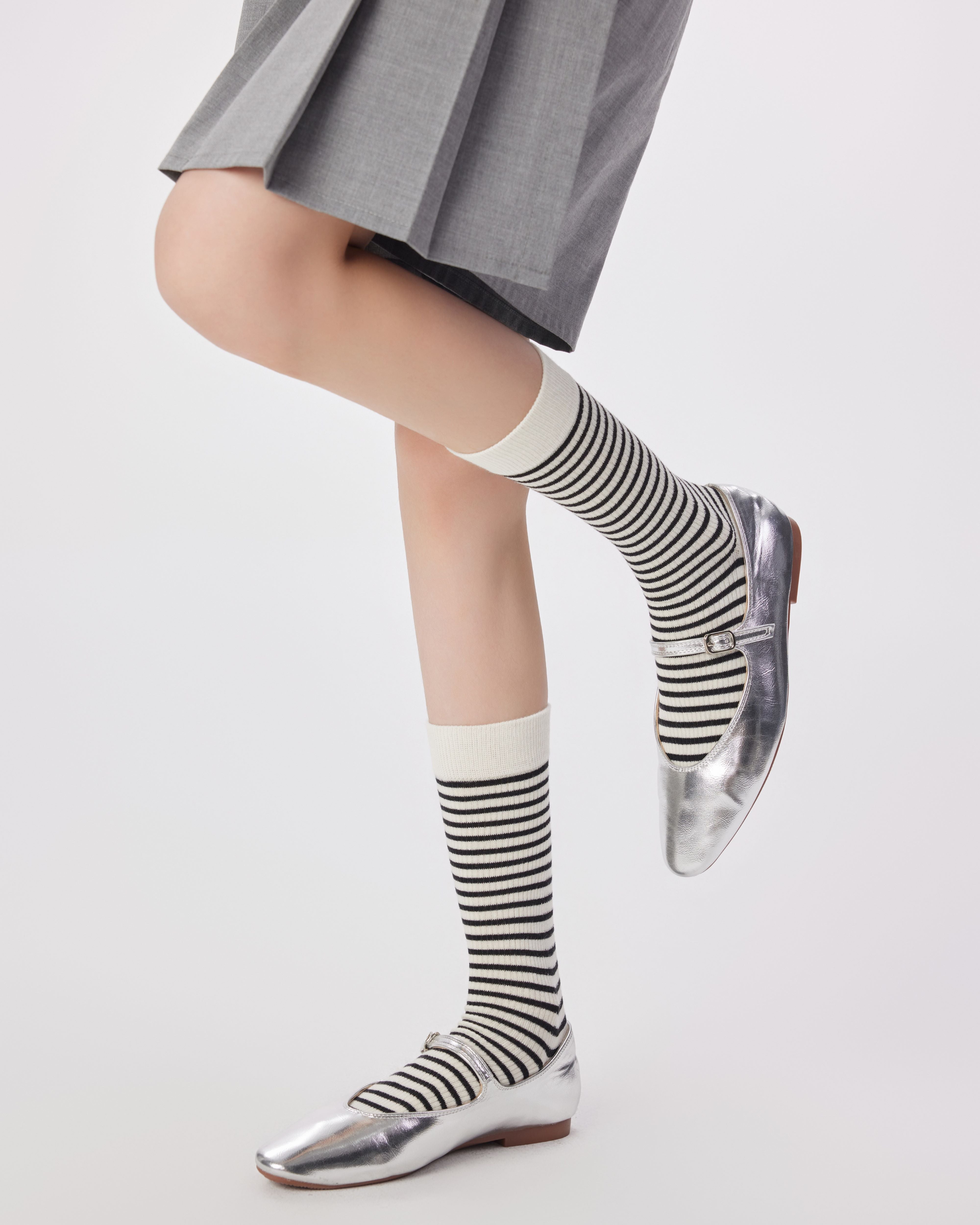 Women Combed Cotton Straight Stripe Crew Socks Soft Bold Fit Secondary image