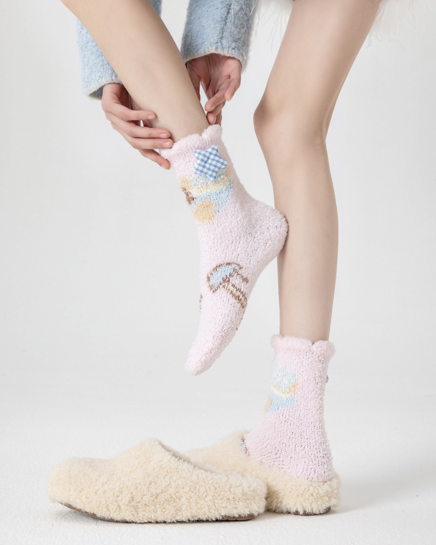 여성 크루 양말 하우스 시리즈 보송보송하고 따뜻하며 포근한 실내용 미끄럼 방지 양말