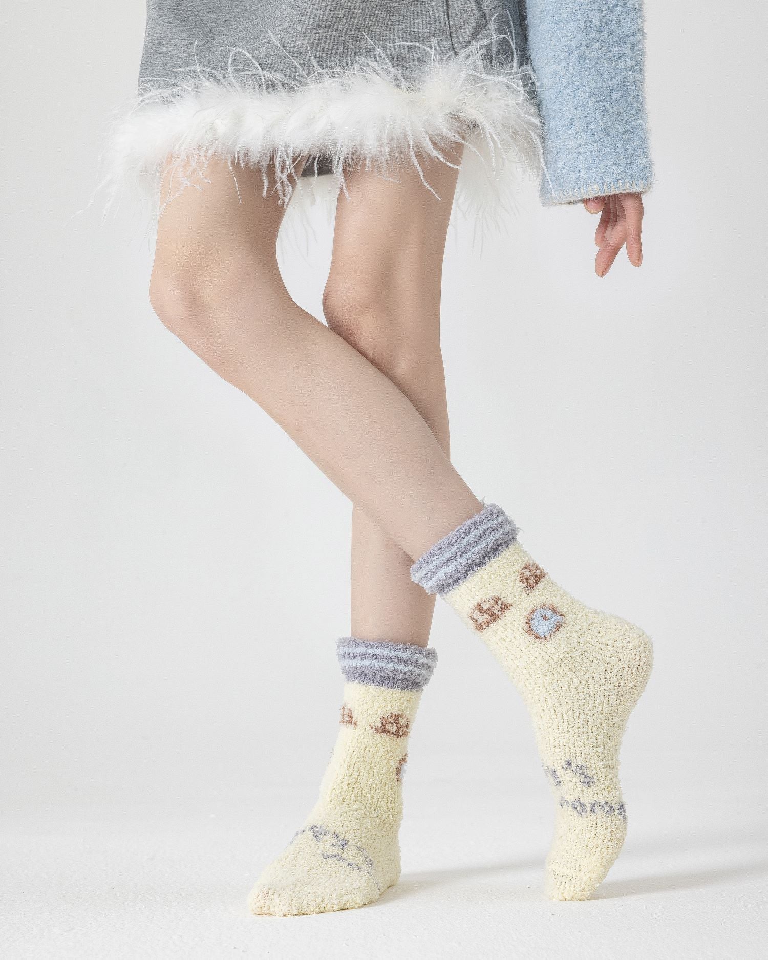 여성 크루 양말 하우스 시리즈 보송보송하고 따뜻하며 포근한 실내용 미끄럼 방지 양말