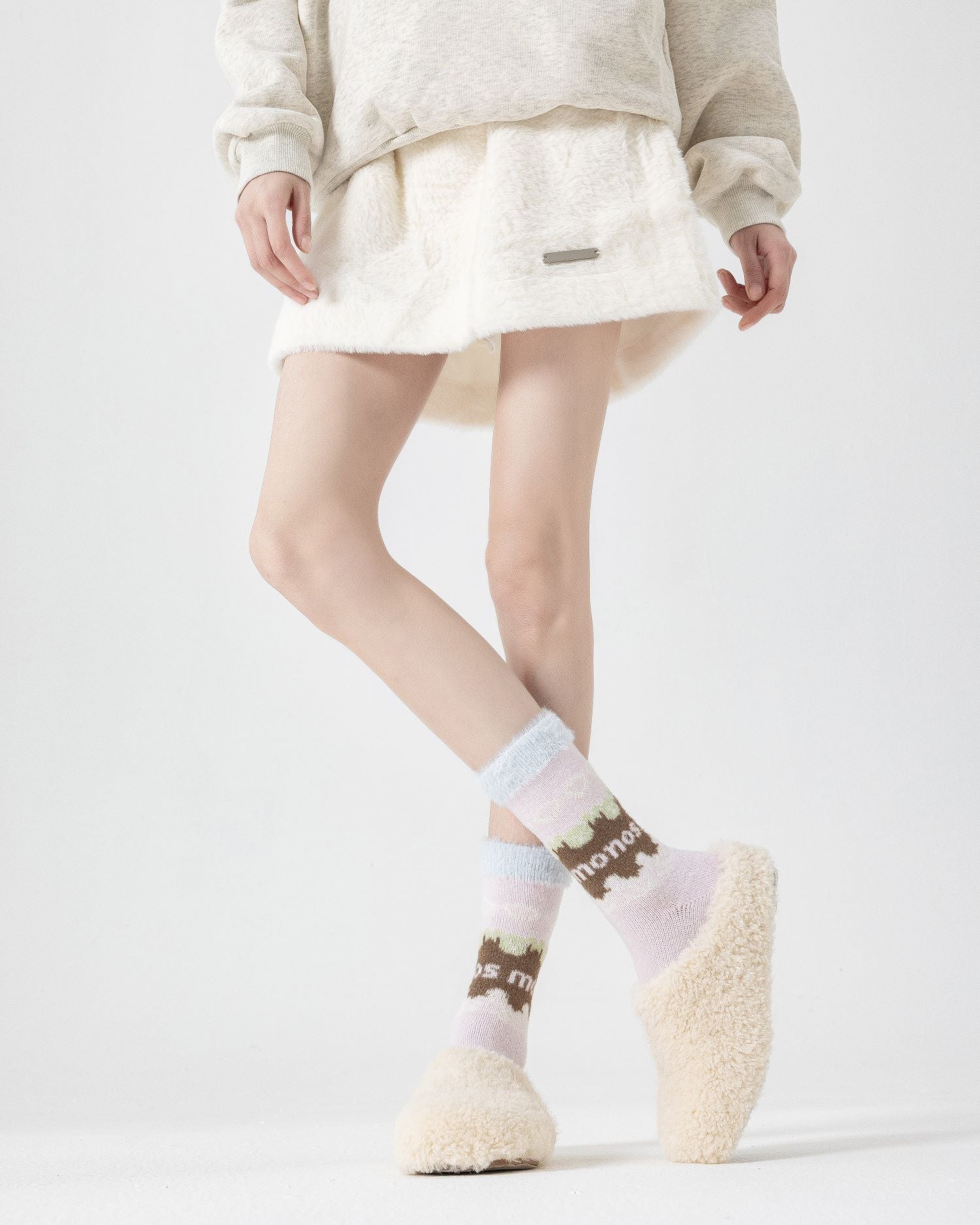 여성용 퍼지 크루 양말 아이스크림 색상 포근하고 따뜻한 실내용 수면 양말