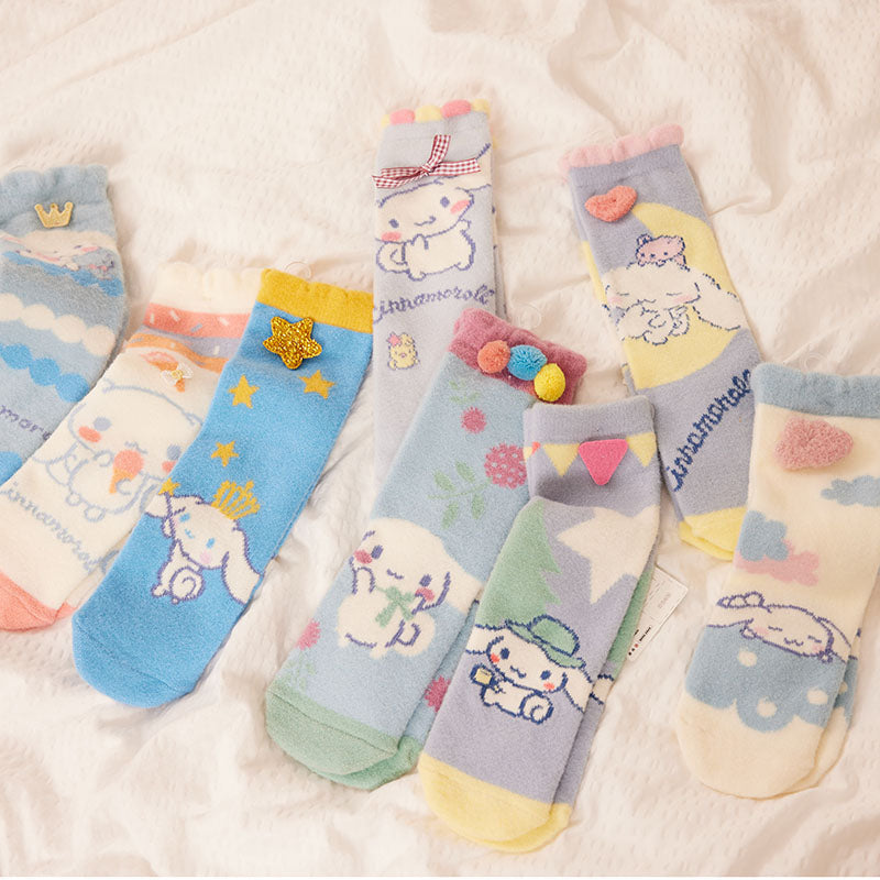 Sweetnana レディース コージークルーソックス - サンリオシリーズ カートゥーンキュートソックス、ソフトで暖かいチューブソックス、冬用厚手ストッキング。