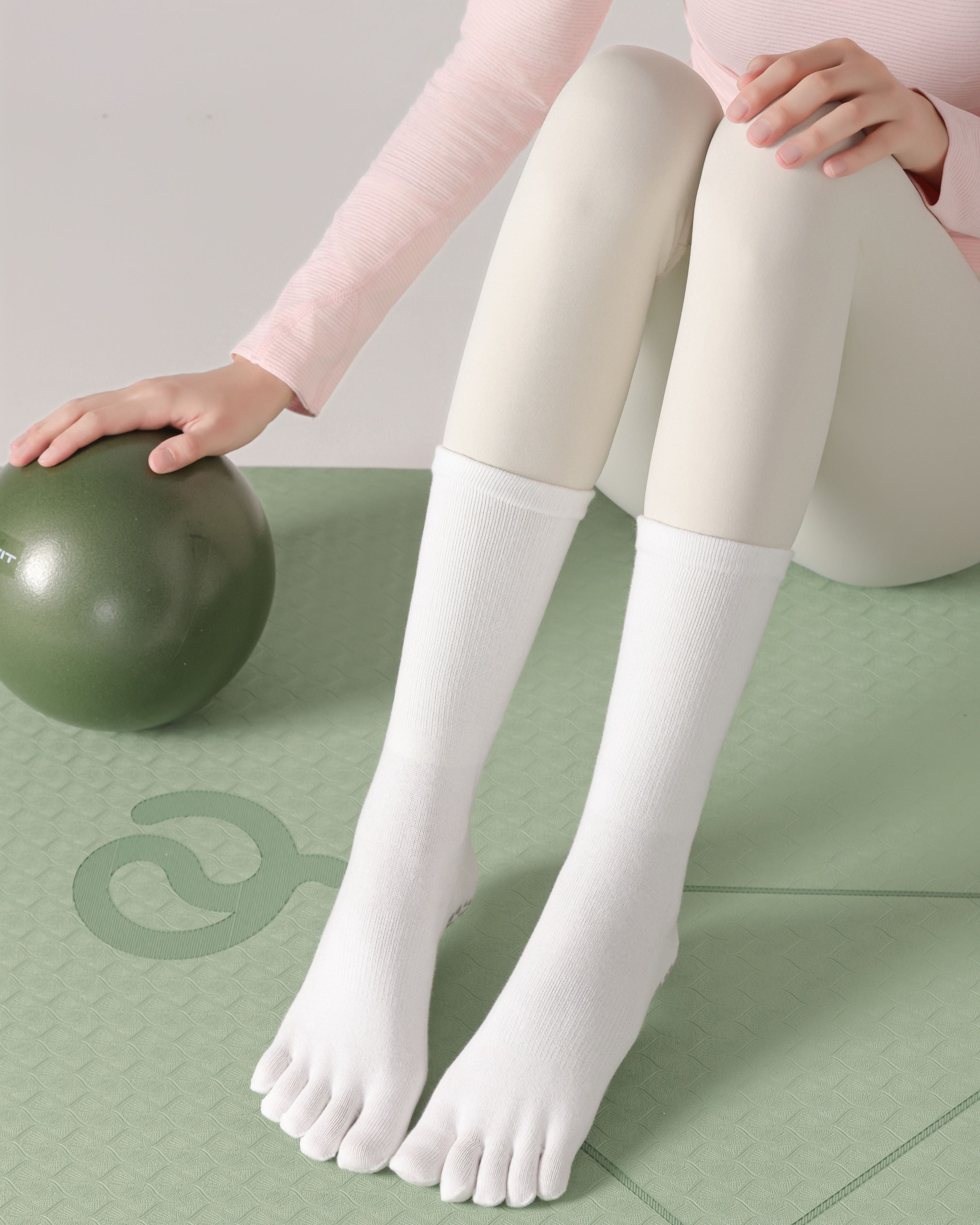 女款五趾瑜珈襪，透氣防滑抓地設計，合身中筒 副圖
