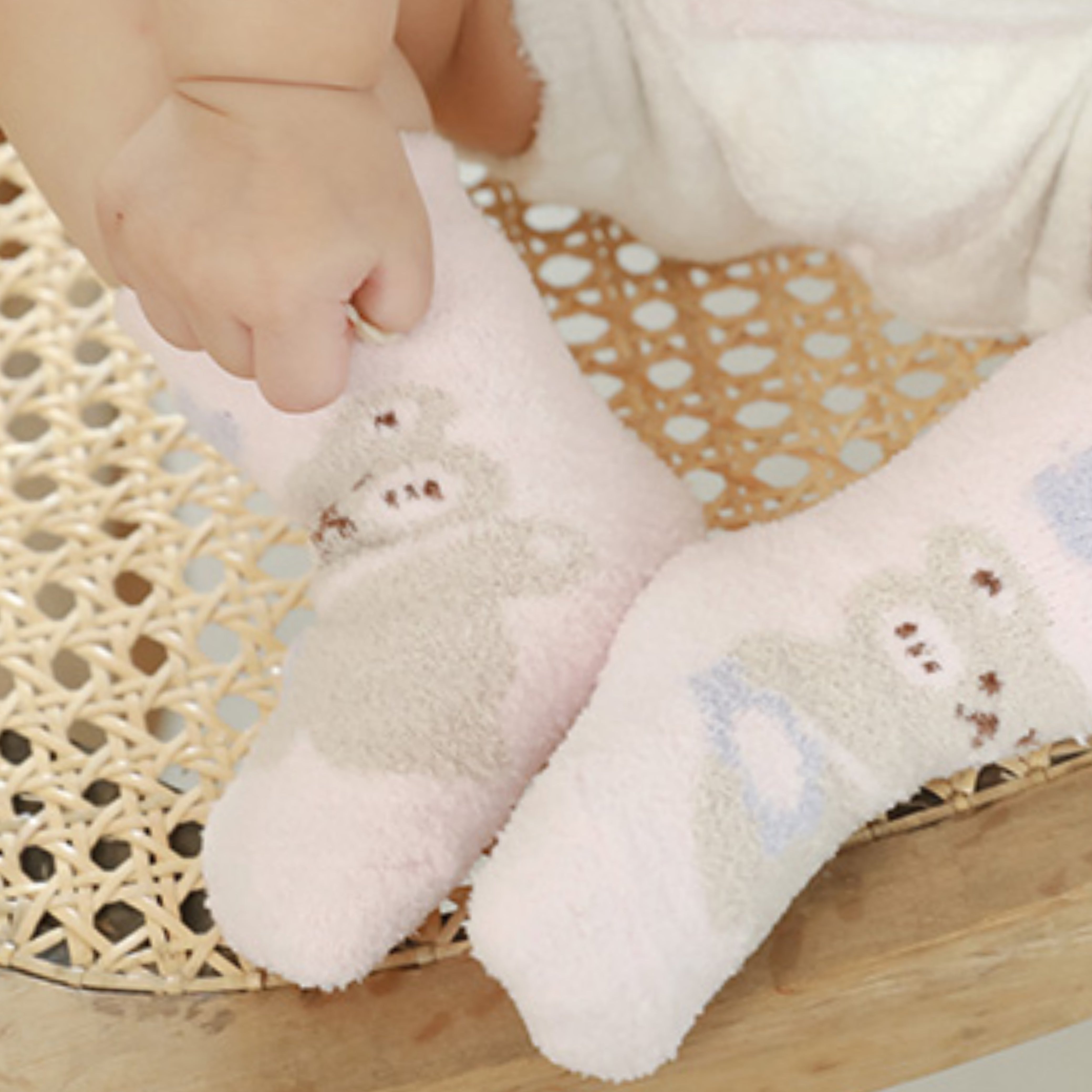 Sweetnana コージーアンクルクルーソックス for Toddlers, 超ソフト厚手の冬用ソックス, 寒い天候に最適な快適さ