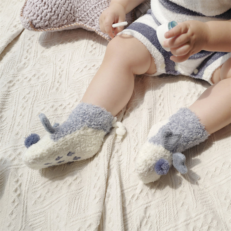 Sweetnana 厚手の快適なアンクルクルーソックス 子供と幼児用、滑り止め付きの超ソフトソックス 暖かい冬のストッキングと日常使用に