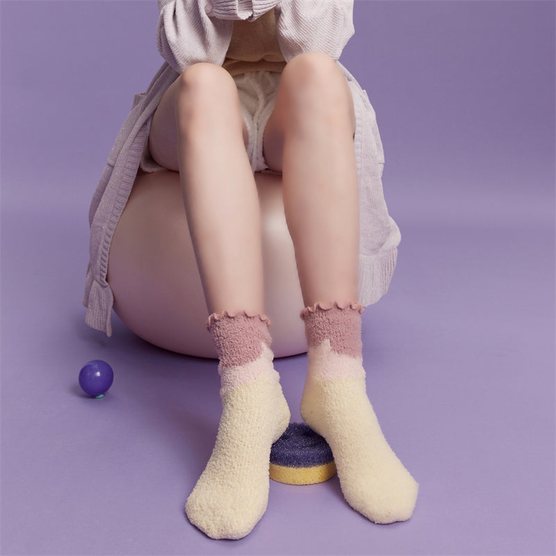 Sweetnana レディース コージー ファジー クルー ソックス、3パック ノンスリップ 厚手 冬用 ストッキング、快適さとスタイルのためのかわいくて柔らかいスリッパソックス